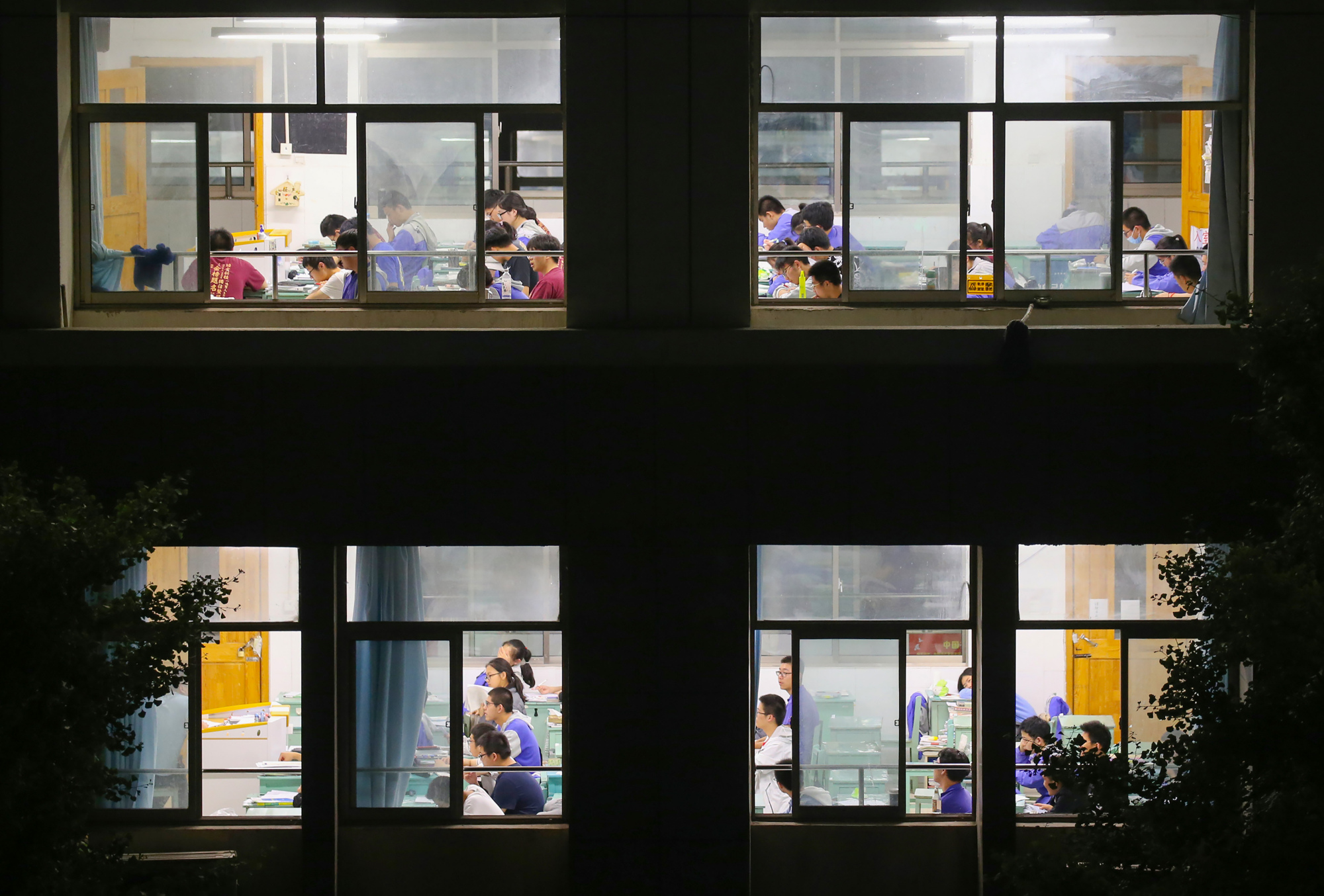 夜晚挑灯 备战高考