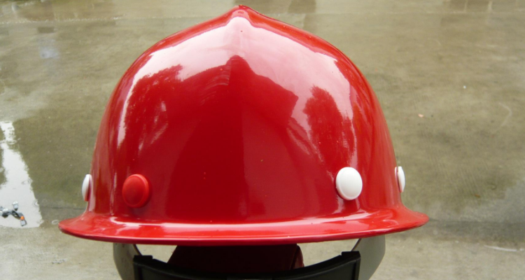 工地上戴红色安全帽的是什么工种