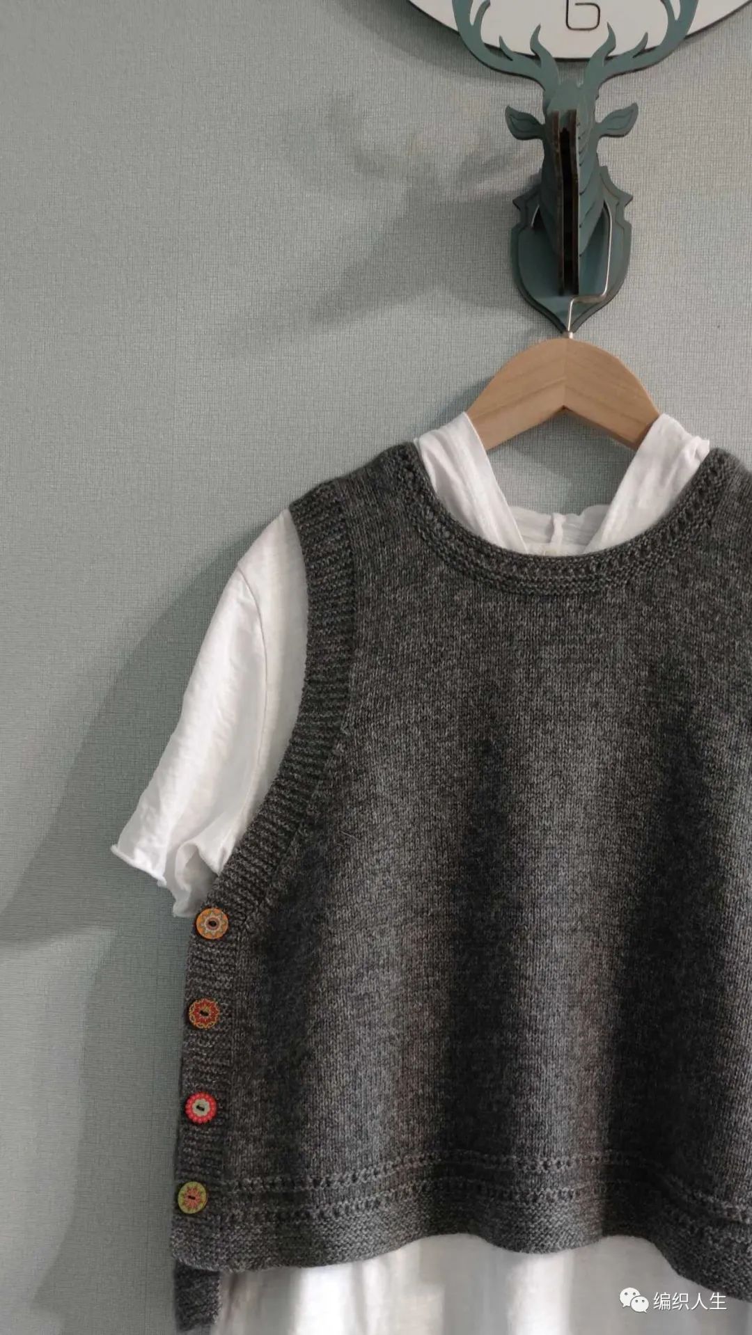 秋季穿正好,女士百搭棒针扣子背心(有编织图解)