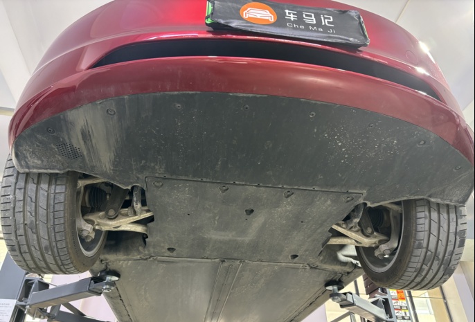 特斯拉新款model3底盘实拍详解