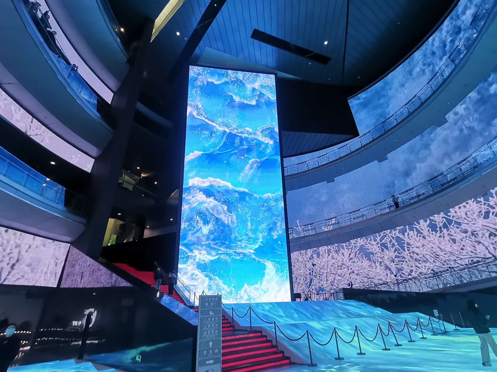 昨天受到xhs的种草,然后去了一趟中国电影博物馆,顺便看了场巨幕流浪