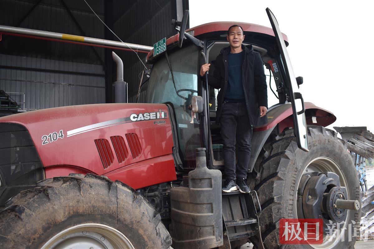 开豪华拖拉机趟新农路,襄阳"农业英雄"万亩秸秆"草变钱"