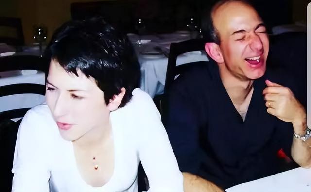 麦肯齐斯科特:383亿美元的天价离婚案女主角