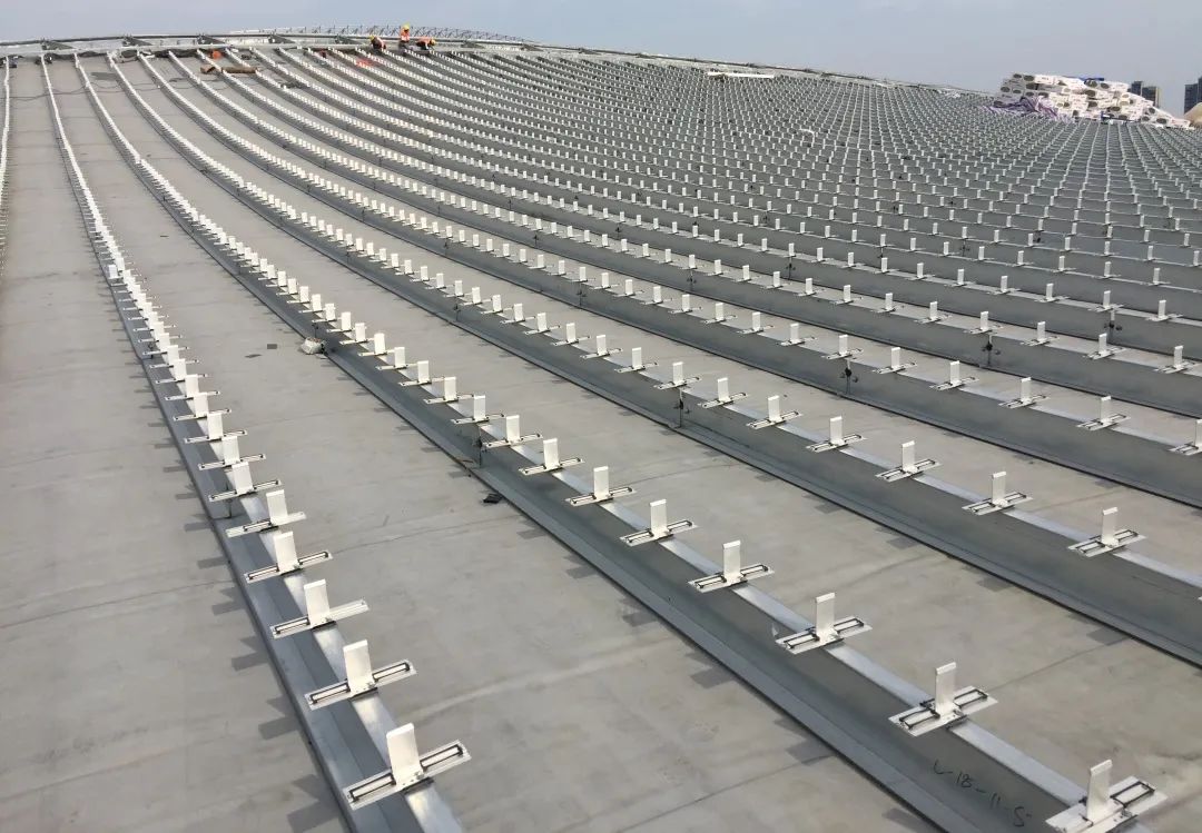 金属屋面滑动支座安装