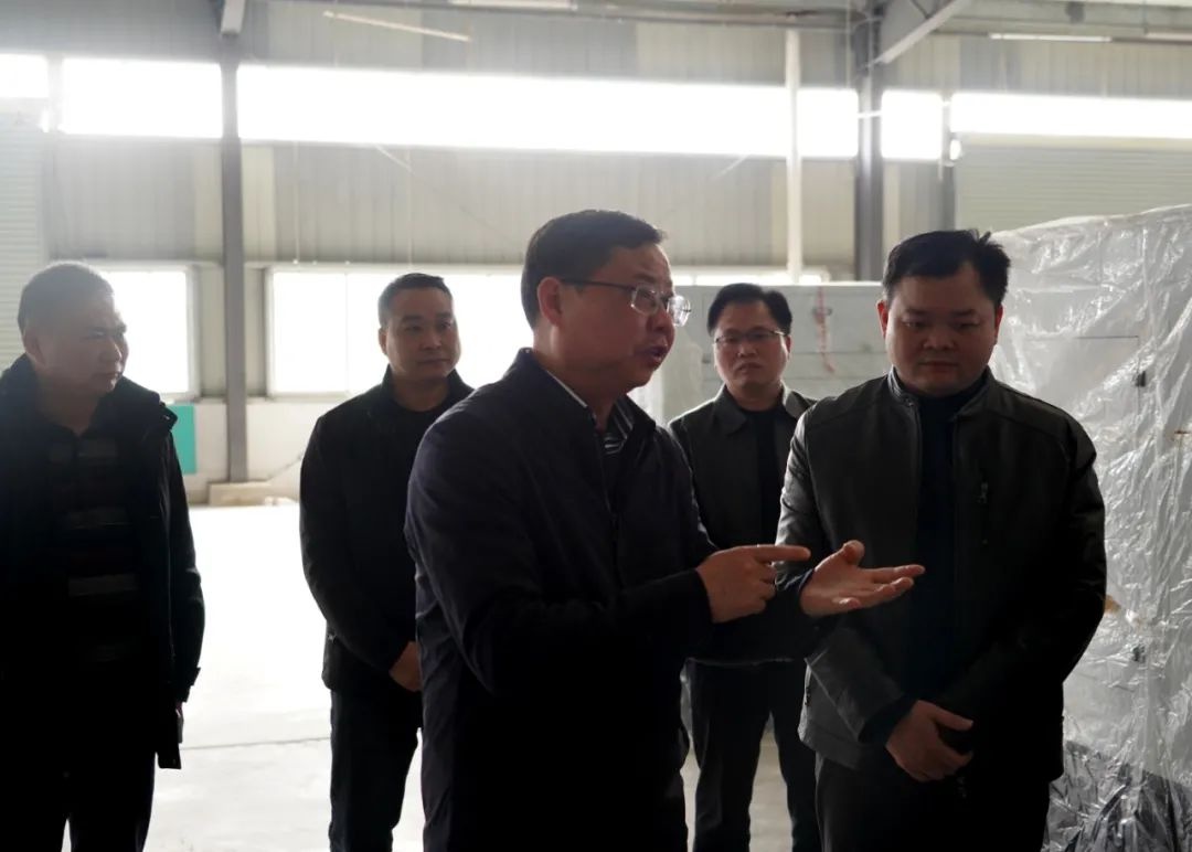 县委书记陈代昌率队调研我县采石场生态环境修复工作