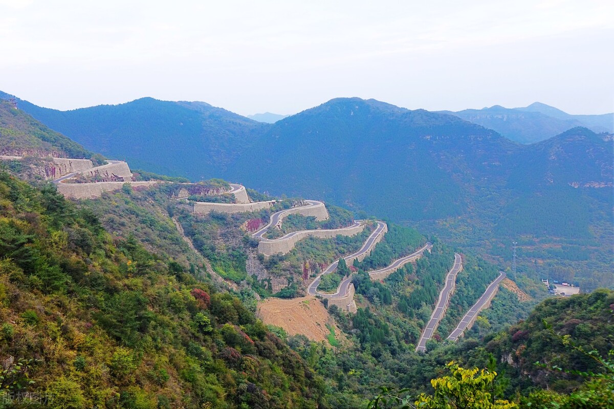 山东青州,仰天山九龙盘公路依山盘绕宛如巨龙起舞