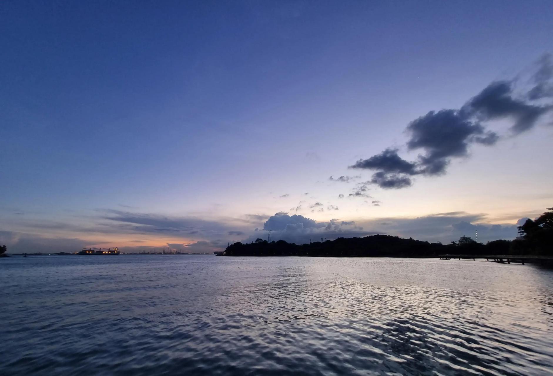 平静如水 以平静的心态看待一切,万物和谐共生.