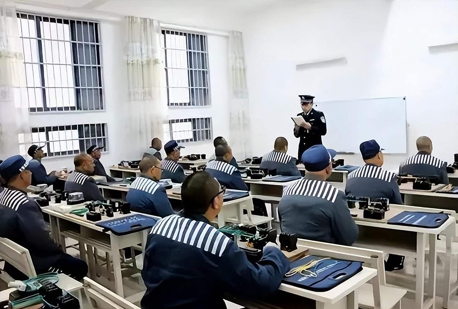 监狱里的劳动也为分很多种,有轻松一点的有累一点的.