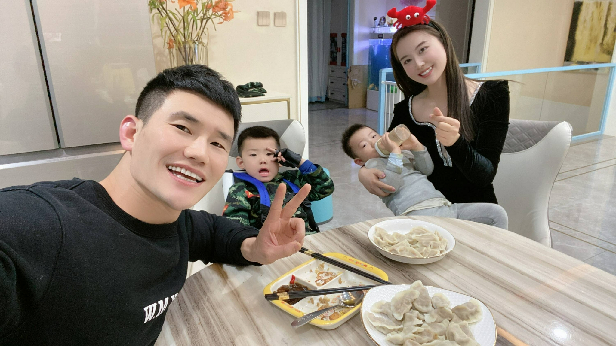 嘎子直播曝出娱乐圈"猛料",圈内乱象惊呆网友:还能这么玩?