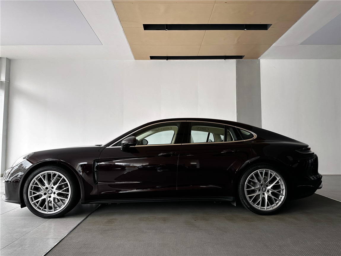 青蛙脸造型 赤铜矿车漆!保时捷panamera2.9t实拍,上路价近140万