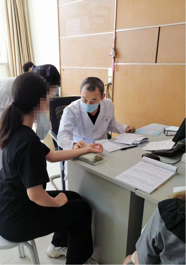 泰安市中医医院举办张鸣鹤全国名中医传承工作室泰安传承工作站揭牌