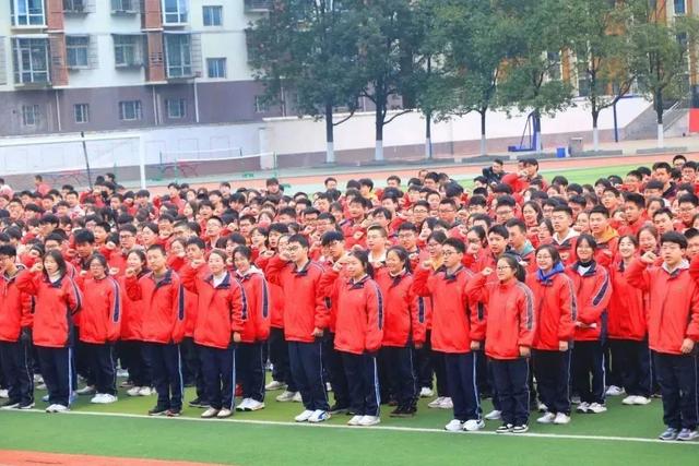 繁花相随 莫负春光 广元外国语学校高中分校举行2023年春季开学典礼