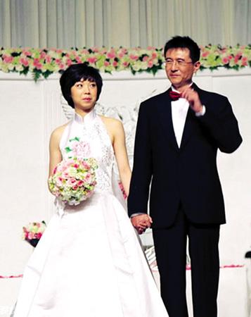 张怡宁嫁大20岁老公,两人几乎是无性婚姻,老公最好年华给了袁立
