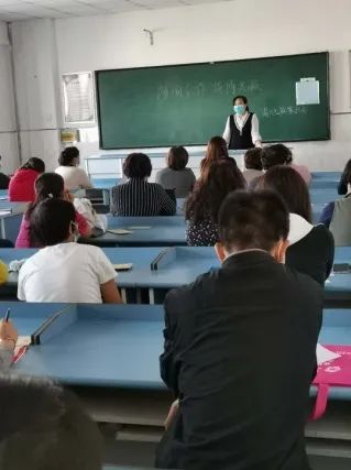 不焦不躁,悉心陪伴——静海四中高三年级召开第一学期第一次家长会