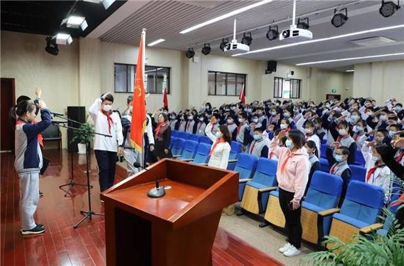 「浦东」陆行中学北校:成长新起点 自强好少年!