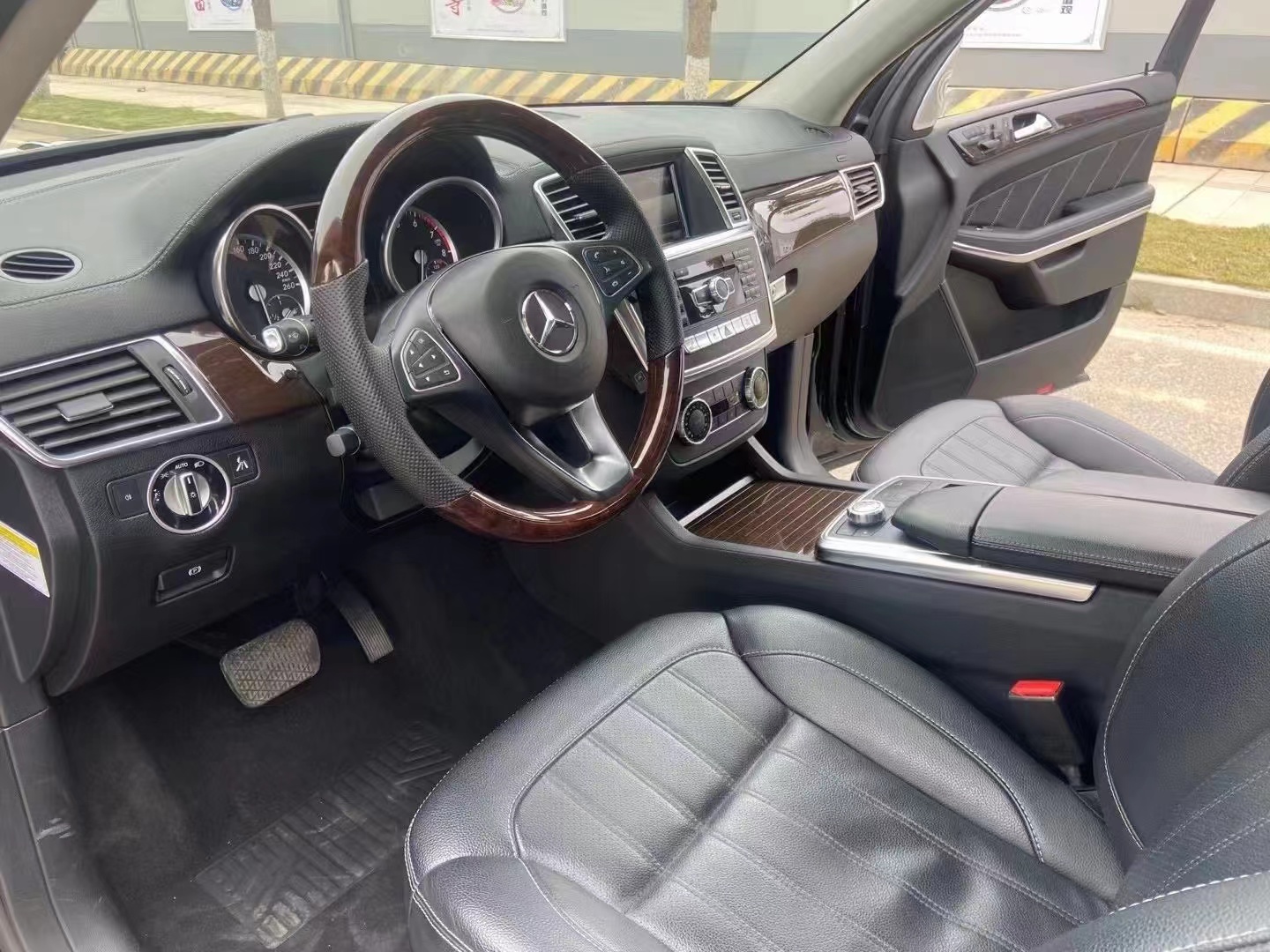 17款奔驰gl550仅售21万,硬朗大气的外观,有着大有从容的气魄