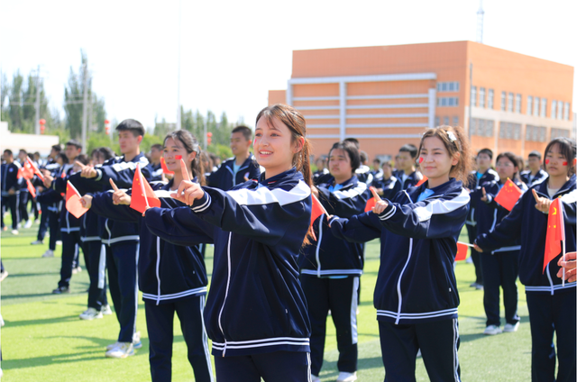 博湖县奇石学校第三届田径运动会火热开幕