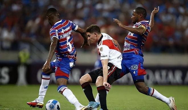 世俱杯半决赛:开罗国民不畏高温!南美冠军展示华丽的拉丁足球!