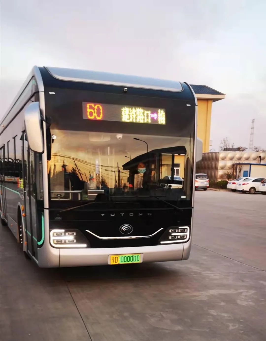 「城事」平顶山市再投运30辆"黑金刚"