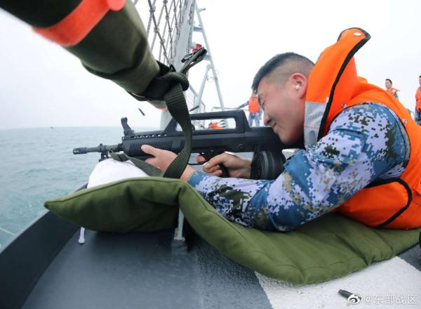 东部战区海军奔赴东海某海域开展实战化训练