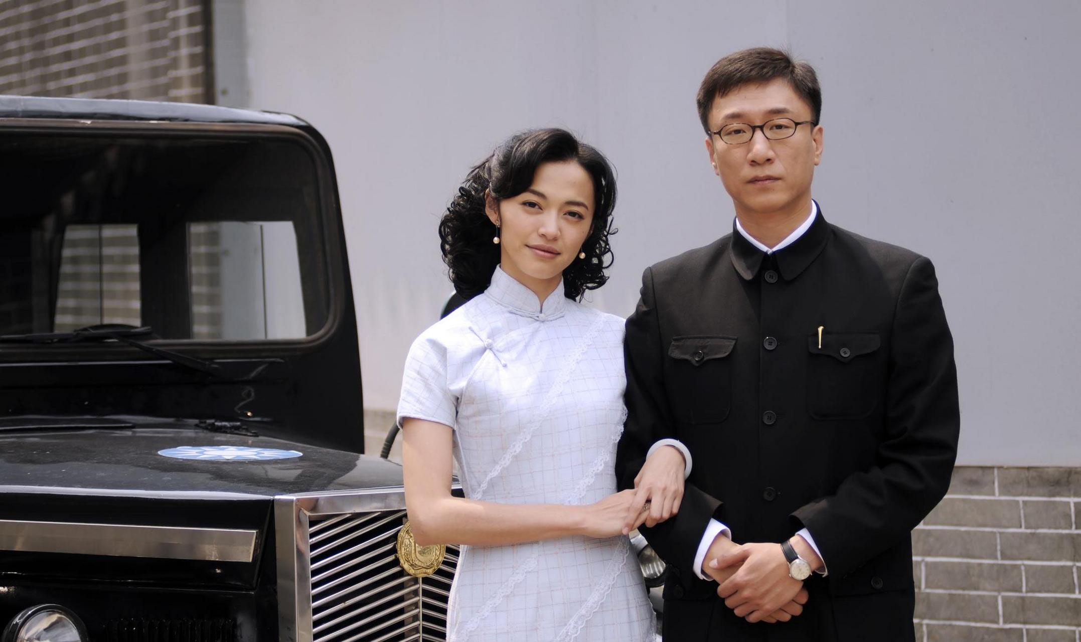 "  电视剧《潜伏》开机拍摄,导演姜伟原本内定男女主角是辛柏青和朱
