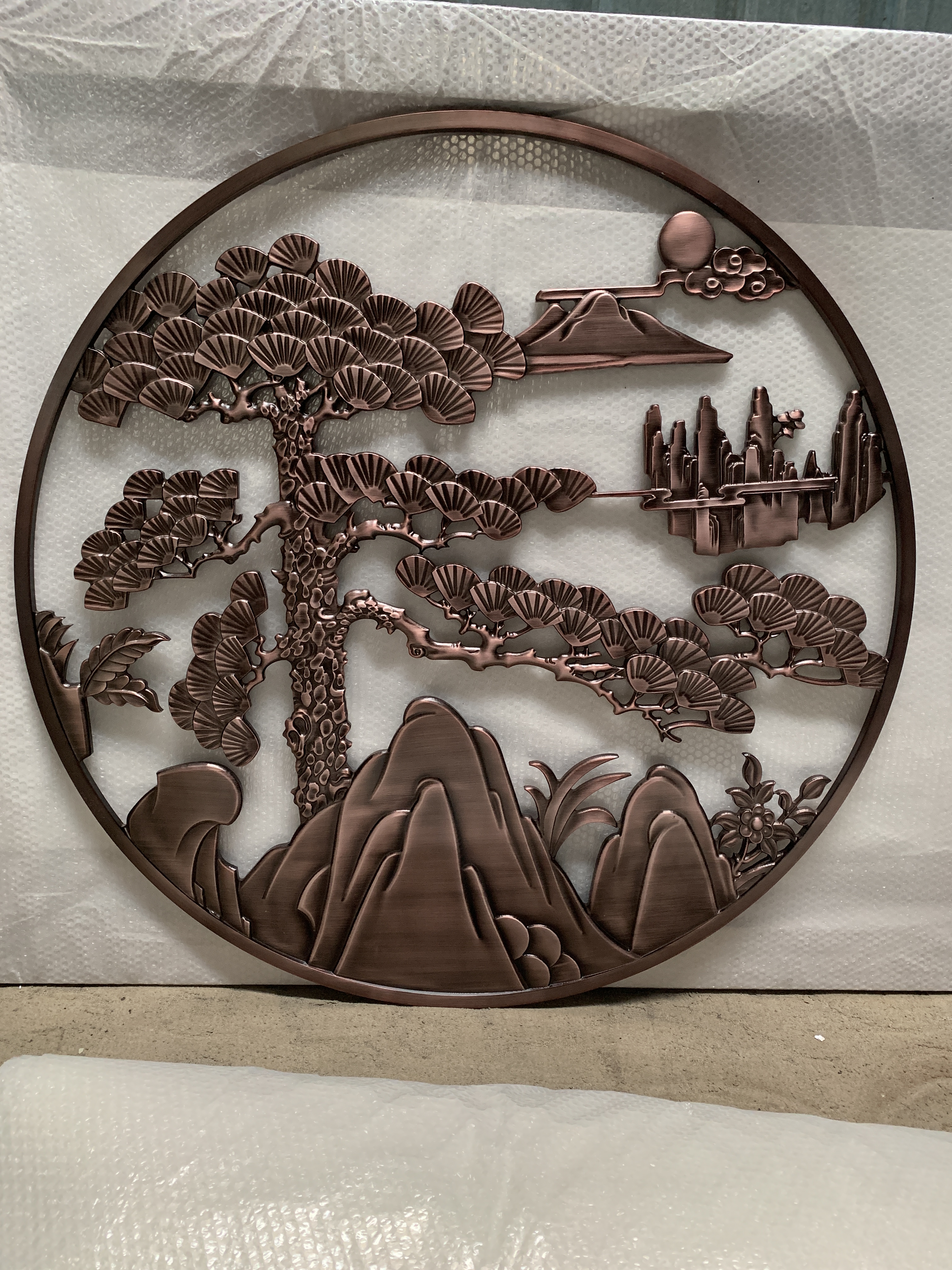 圆形铝板雕刻隔断红古铜屏风,展现简约之美的气势