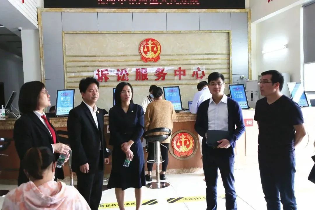 德保县法院党组书记,院长卢靖带队到银海区法院走访调研