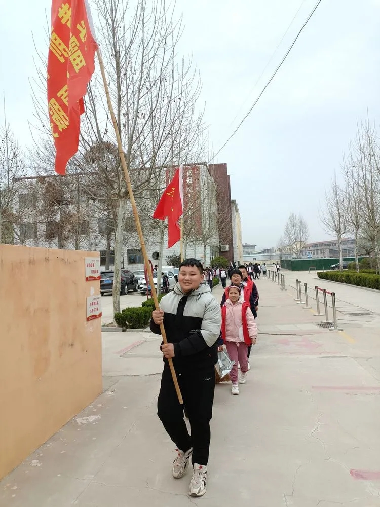 视频|黄前中学开展学雷锋志愿服务活动