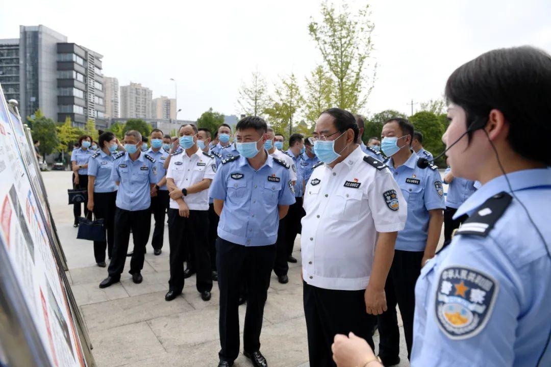 王思来率队观摩汇川区政务服务中心公安窗口