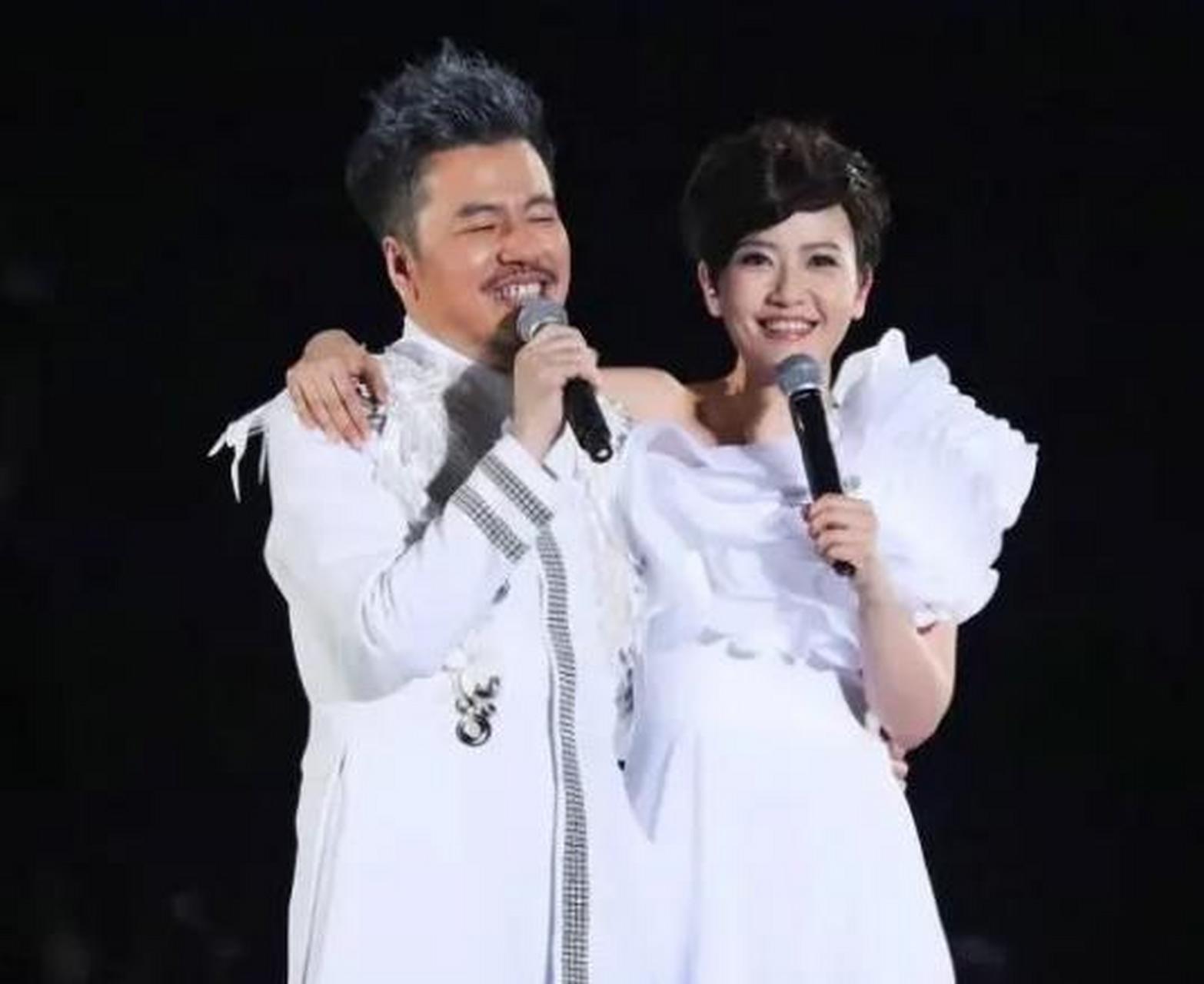 当年,寇乃馨执意要嫁给黄国伦,父亲却不同意:"你要是敢跟他结婚,我跟