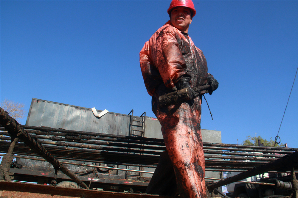 拾究之路|大庆精神③:奔赴山海,把井打到国外去