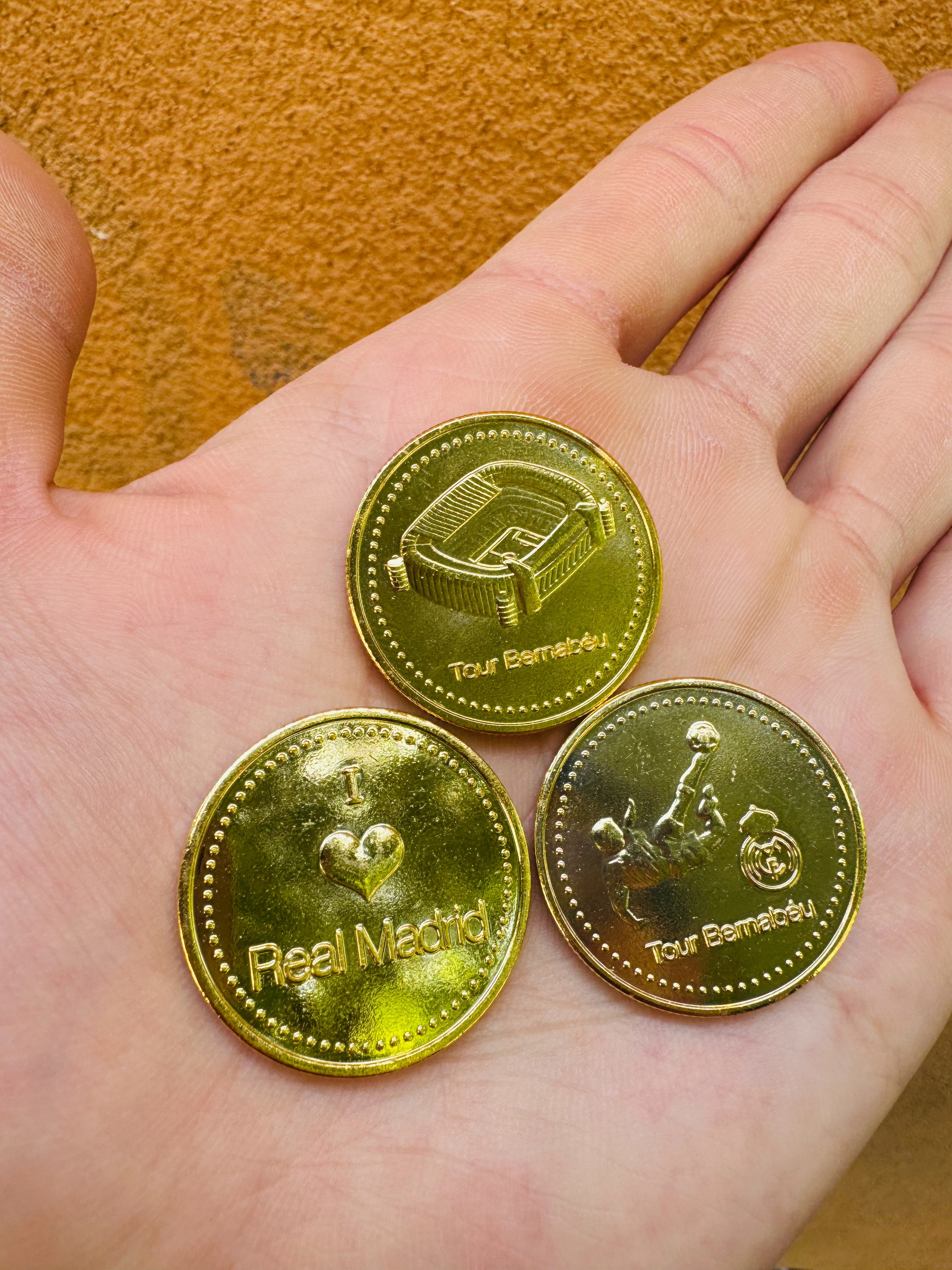 完成儿时的梦,德云社王九龙,栾云平一同参观了伯纳乌