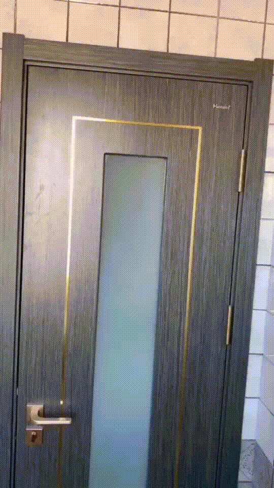 容易受潮的卫生间门如何选?设计师分享5点,选择卫生间门不费脑