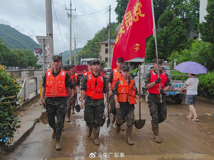 武警浙江总队杭州支队官兵火速驰援
