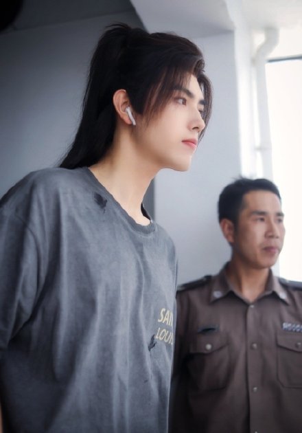 皓衣行 动作频频 陈飞宇微博含深意 墨燃女装太软萌 来自百家号 银月娱乐 不错网