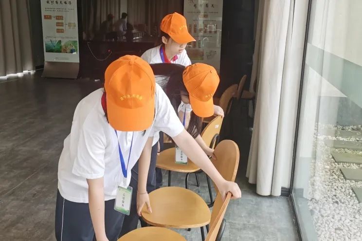 青村镇开展高中生暑期社会实践活动丨青春正当时 服务在身边