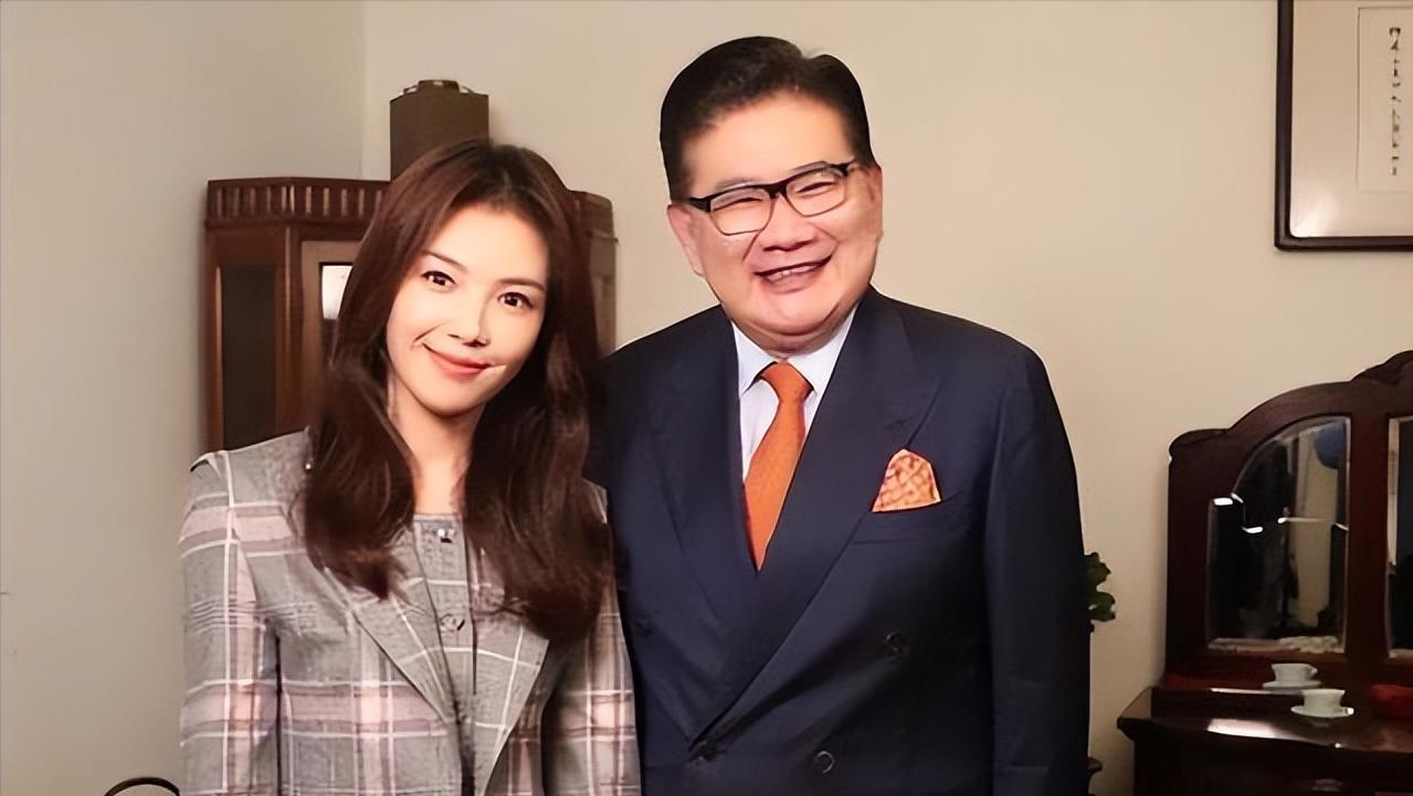 九转大肠受害者?为你揭秘"上海第一主持人"曹可凡的双面人生