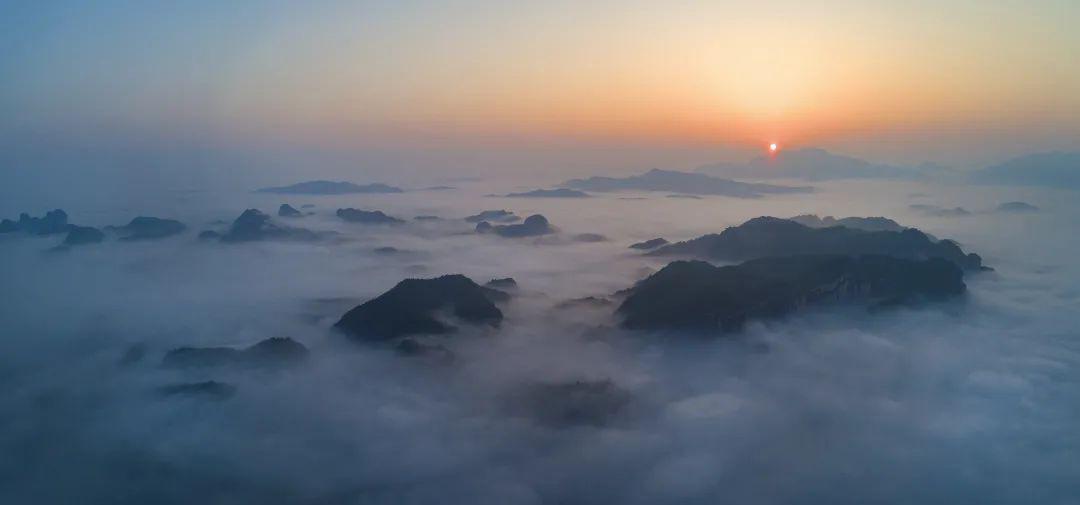 江西龙虎山:云海苍茫如梦如幻