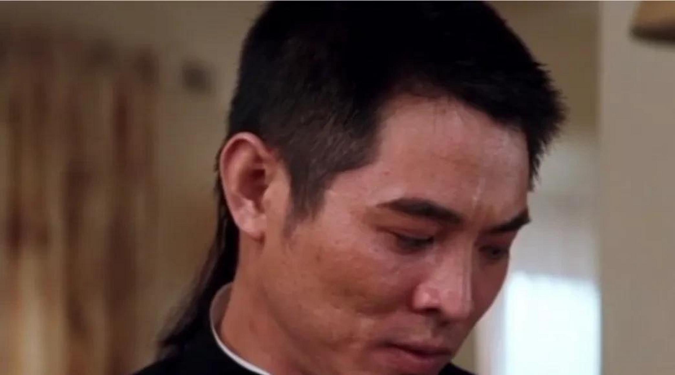 李连杰最有争议的三部影片 第一部《鼠胆龙威》,这部电影是王晶"讽刺"