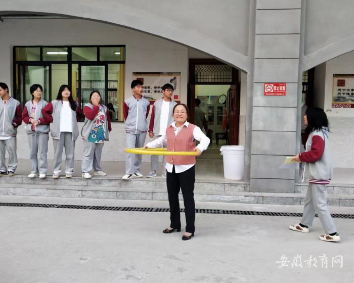 爱生如子好"班妈"记利辛高级中学教师张晓黎