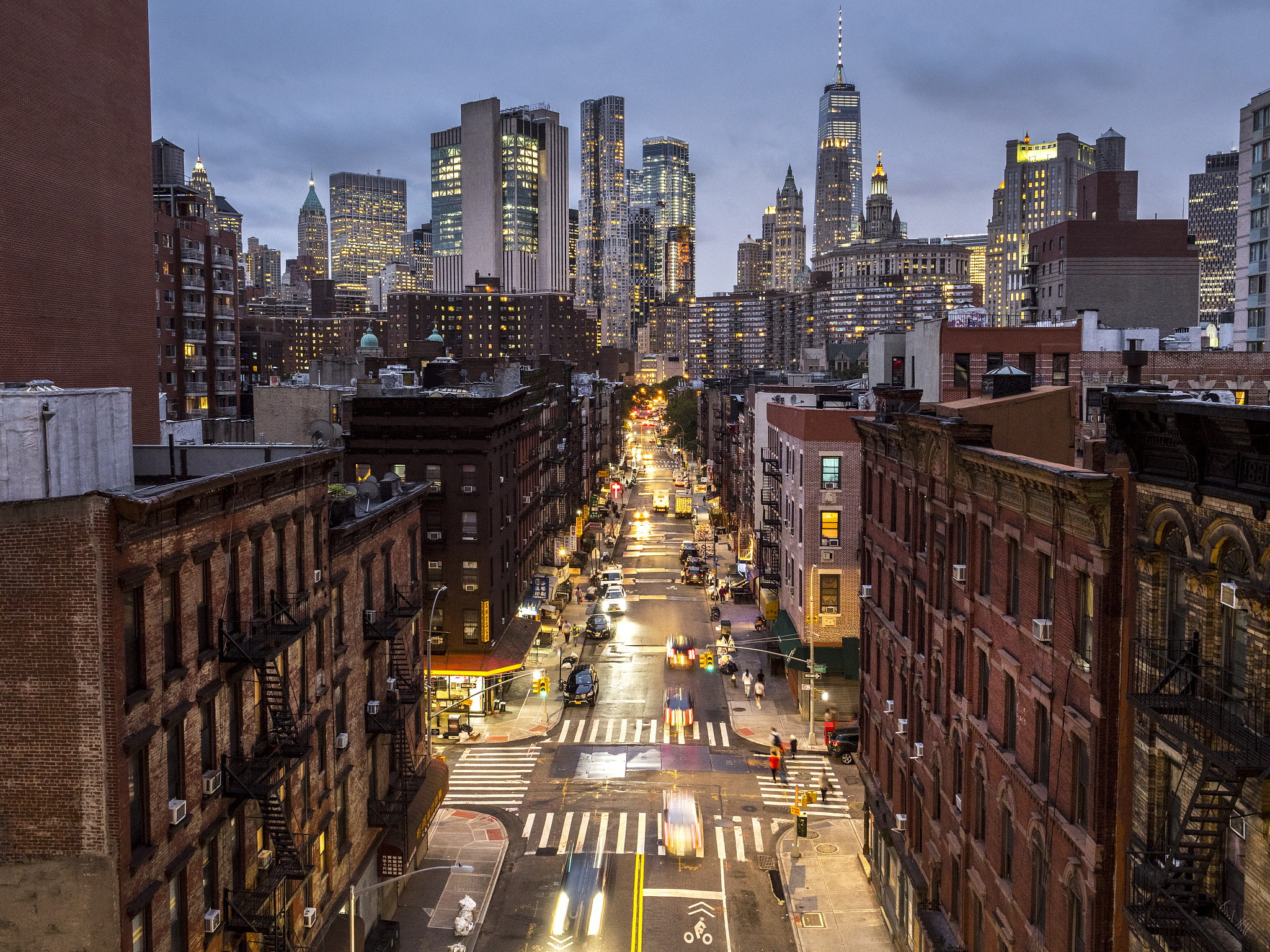 他们去往世界各地的顶尖校园,毕业后进入华尔街,硅谷等职场,或是继续