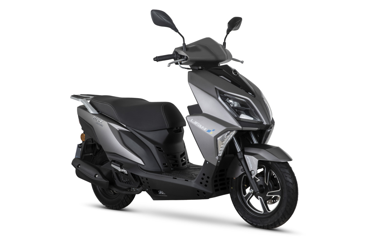 力帆水冷150踏板抢先亮相,led加abs,油耗2.37l,售7980起