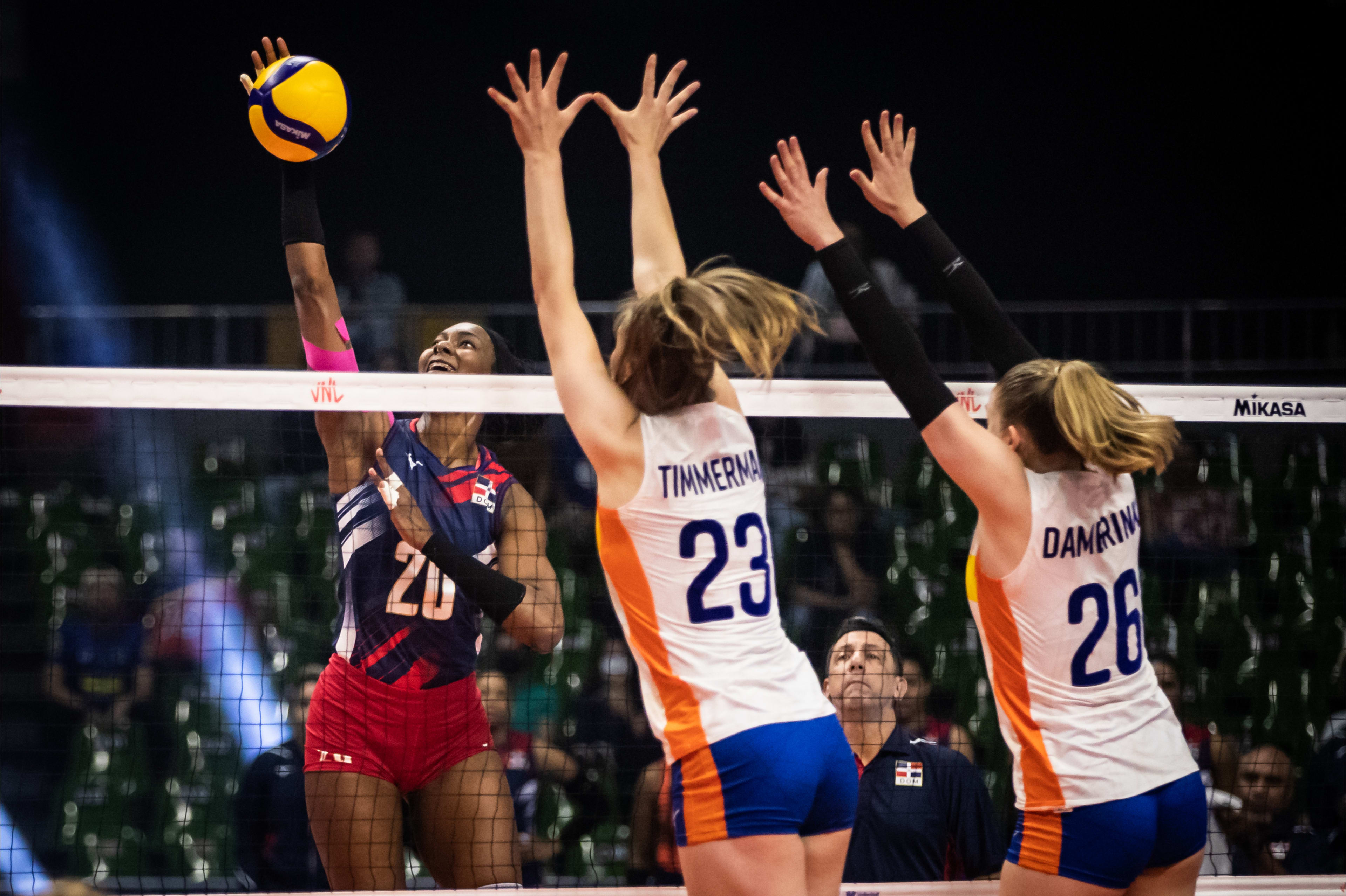 荷兰女排七连败!五局不敌"糙妹"多米尼加,普拉克成替补难理解