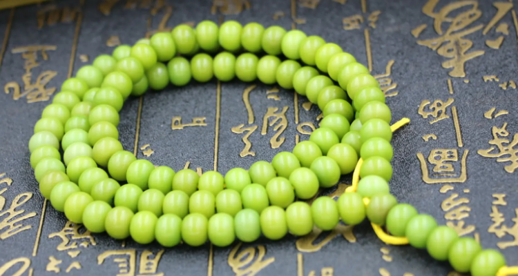 绿色菩提根盘好后是什么色