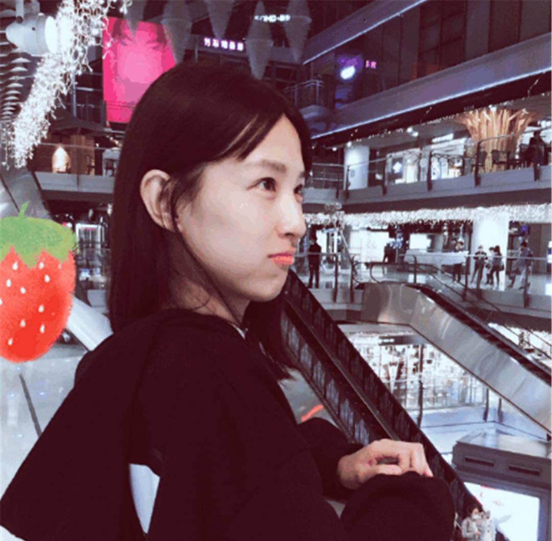 《爱情公寓》林宛瑜近照,穿百元毛衣气质温婉,因网暴退网9年