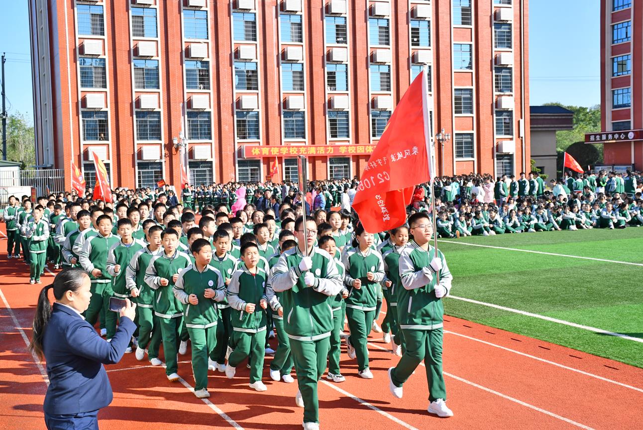 永州市黄冈博才学校举行第七届体育节开幕式