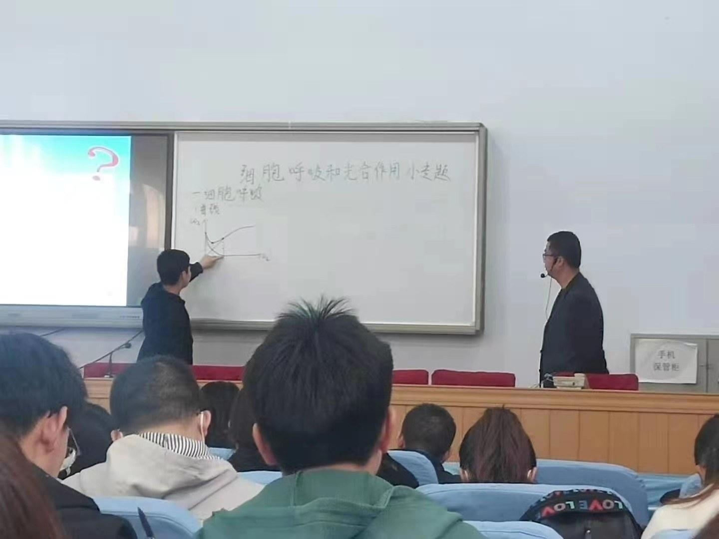 市四中张虹玉老师在张家口市高中生物学科复习备考研讨会中讲授复习