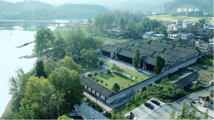 在这片浸润着革命文化的红土地上 有着塘田战时讲学院,吕振羽故居等