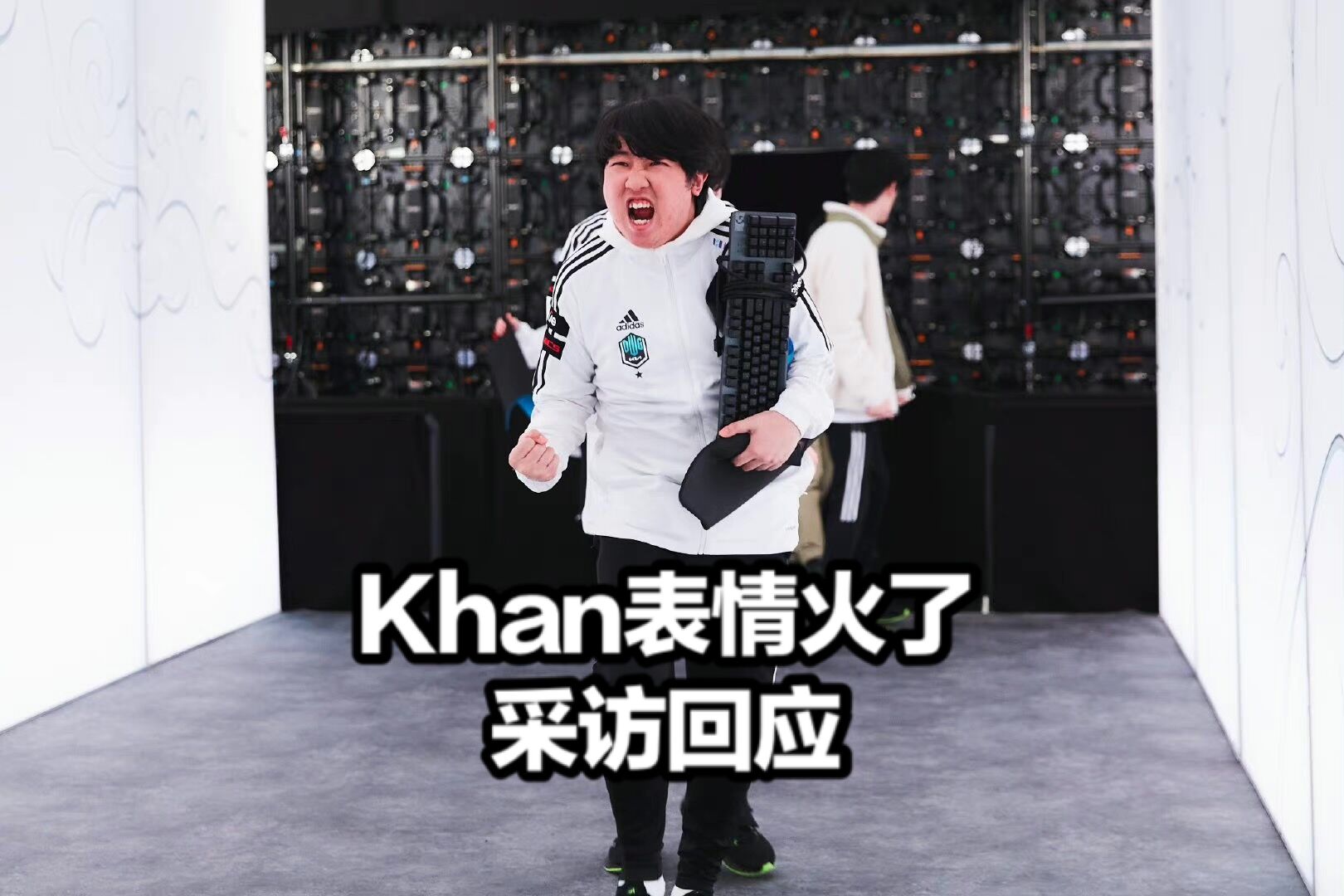 khan摇头表情包图片