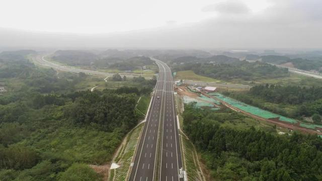 天府机场高速公路图片